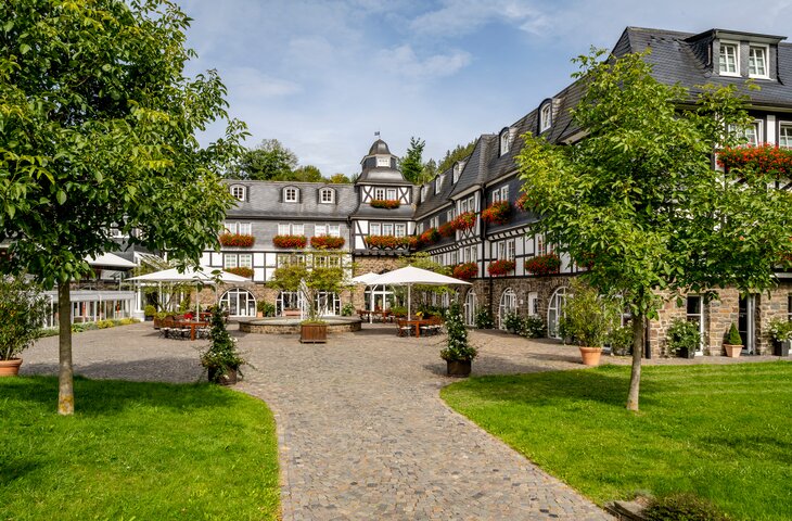 Hof des 5 Sterne Hotel Deimann im Sauerland