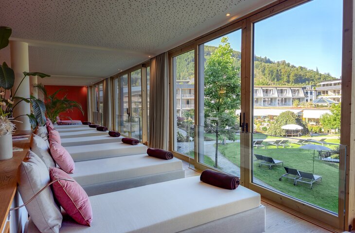 Ruheliegen mit Blick auf die Landschaft im Hotel Deimann