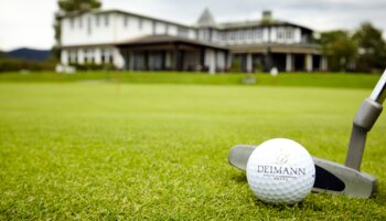 Golfball mit Deimann Logo