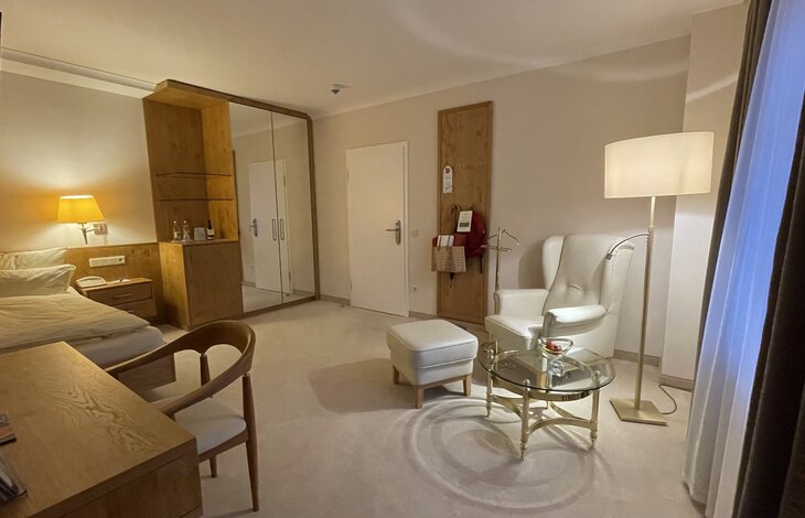 Die Gesamtansicht eines Einzelzimmers im Romantik- und Wellnesshotel Deimann 