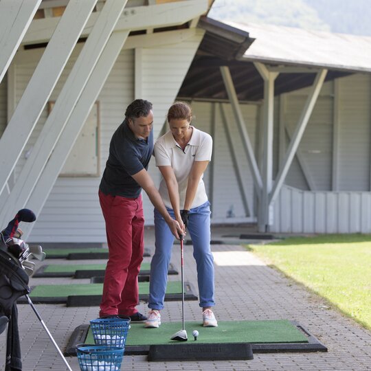 Persönliches Golftraining im Hotel Deimann zur richtigen Haltung beim Golfschlag