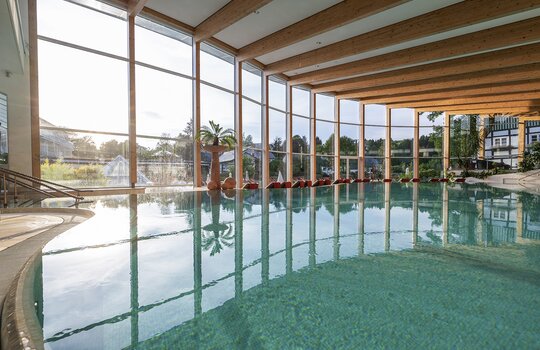 Der Innenpool des Wellnesshotels Deimann in NRW