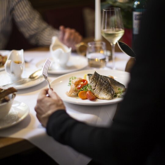 Eine Detailaufnahme eines Fischgerichts des Restaurants Störmann 