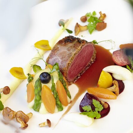 Detailaufnahme einer schön angerichteten Speise im Parkrestaurant 