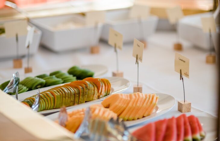 Detailaufnahme von Speisen am Frühstücksbuffet im Parkrestaurant 