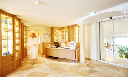 Die Rezeption des Wellnessbereiches im Romantik- und Wellnesshotel Deimann 