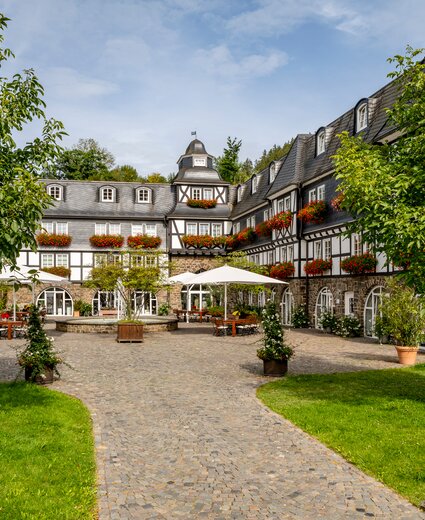 Hof des 5 Sterne Hotel Deimann im Sauerland