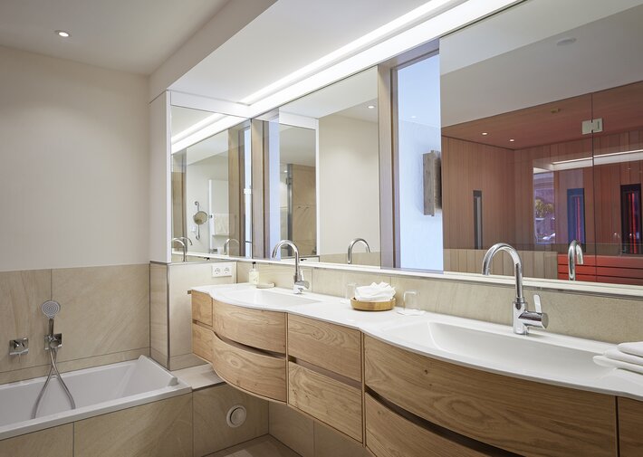 Modernes Badezimmer im Hotel Deimann