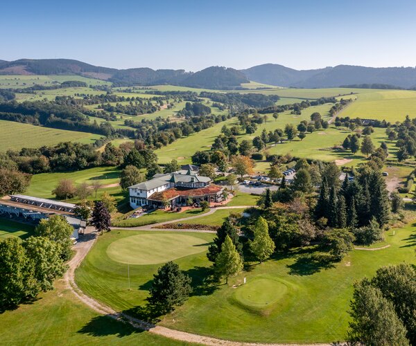 Luftaufnahme Golfplatz im Sauerland