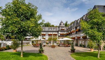 Hofbereich im 5 Sterne Hotel Deimann im Sauerland