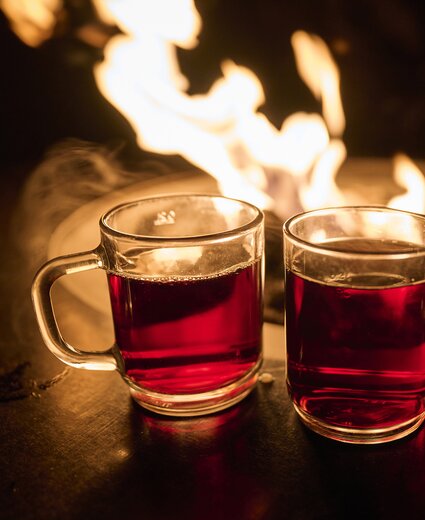 Glühwein auf einer Feuertonne