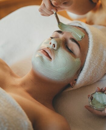 Gesichtsbehandlung im Spa des Hotel Deimann