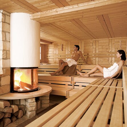 Pärchen in der Sauna des Wellnesshotel Deimann