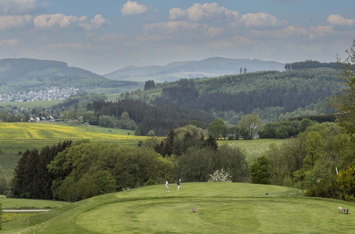 Weitblick auf den Golfplatz im Sauerland