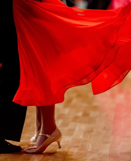 Pärchen beim Tanzen im Hotel Deimann