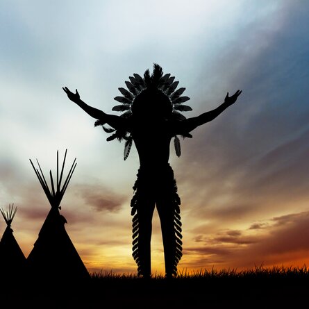 Indianer beim Sonnenuntergang
