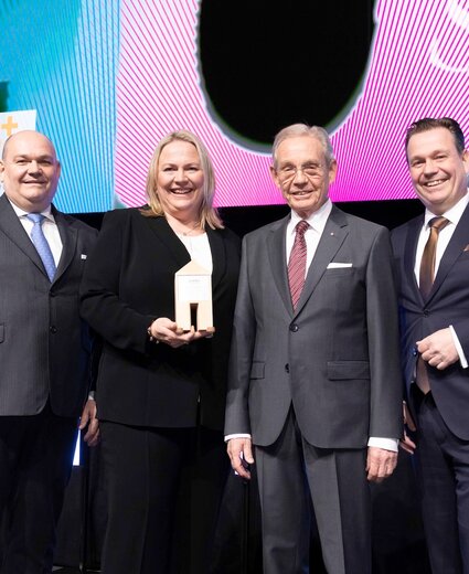 Familie Deimann als Preisträger bei der Gala Hotelier des Jahres 2025