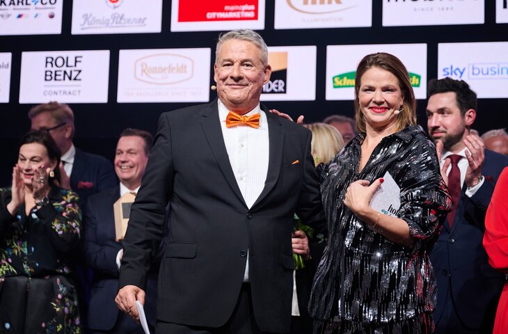 Rolf Westermann und Jessica Schwarz moderierten die Gala zum Hotelier des Jahres